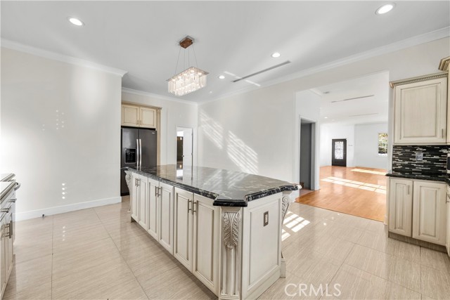 6223 Simpson, North Hollywood CA: https://media.crmls.org/medias/7dced9cc-30cf-41fe-85d9-3047ed794e61.jpg