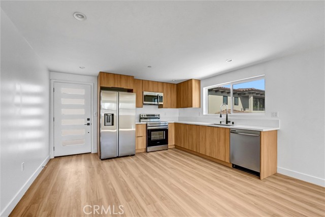 7320 Newcastle, Reseda CA: https://media.crmls.org/medias/7dcf8225-f17f-4607-8363-b62475001de2.jpg