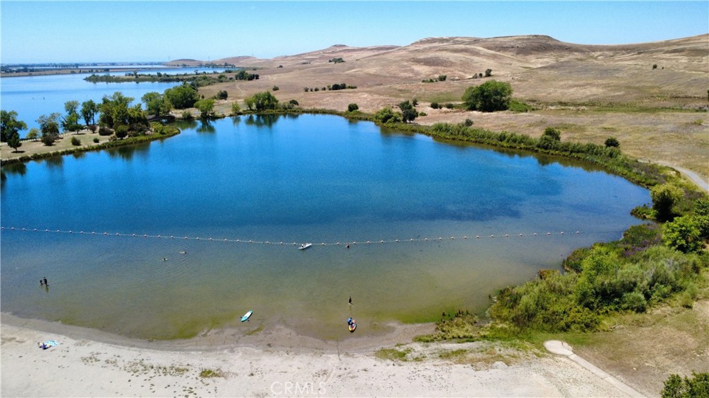https://media.crmls.org/medias/7dd07adf-96e0-40f4-9c2e-439246049373.jpg?preset=X-Large