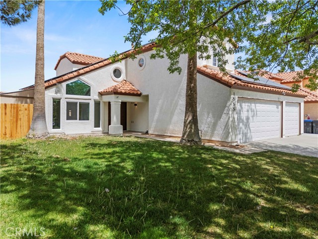 Detail Gallery Image 1 of 52 For 1555 Bershire Dr., Palmdale,  CA 93551 - 5 Beds | 3 Baths