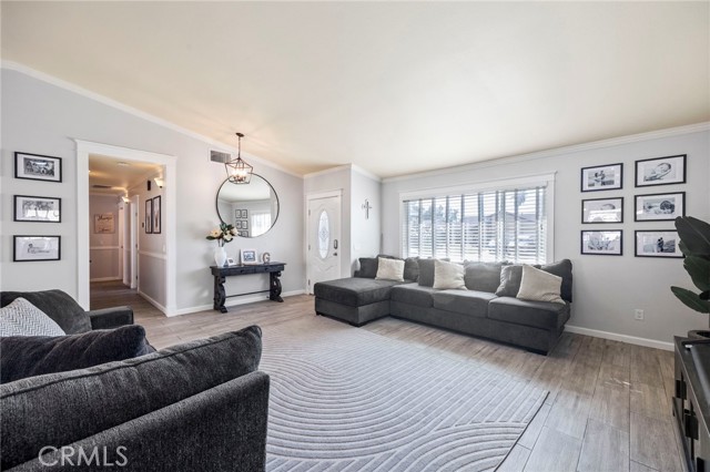 5828 Quiroz, Jurupa Valley CA: https://media.crmls.org/medias/7dd24310-bc44-48ea-9d05-831838d4297c.jpg