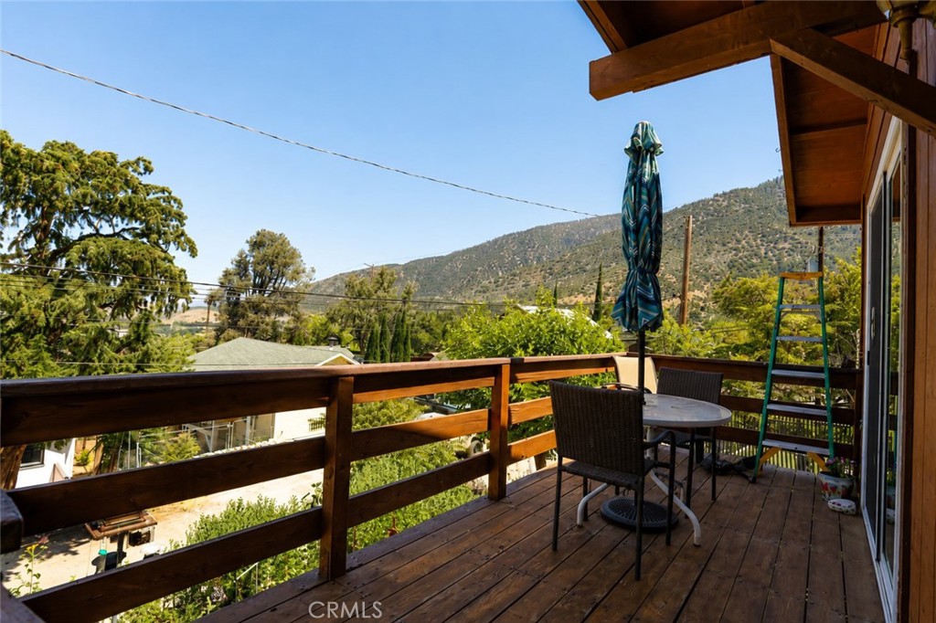https://media.crmls.org/medias/7dd353d8-af87-47ff-b560-b2e81a8ef26f.jpg?preset=X-Large