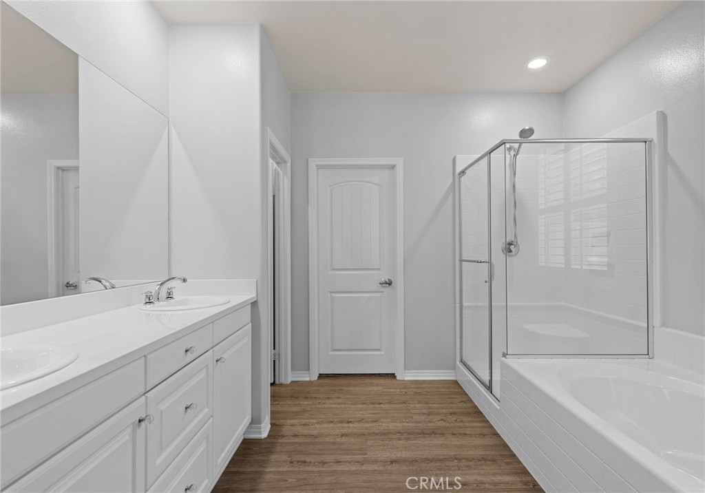 https://media.crmls.org/medias/7dd39230-e814-4500-bb16-2f3ad61e3ba3.jpg?preset=X-Large