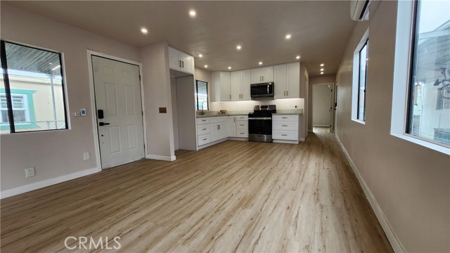 Detail Gallery Image 2 of 11 For 6665 Long Beach, Long Beach,  CA 90805 - 2 Beds | 2 Baths