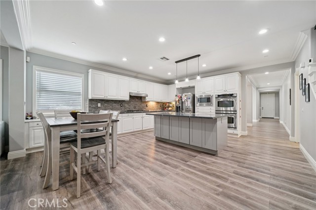 Detail Gallery Image 9 of 29 For 160 Friesian, Norco,  CA 92860 - 5 Beds | 3/1 Baths