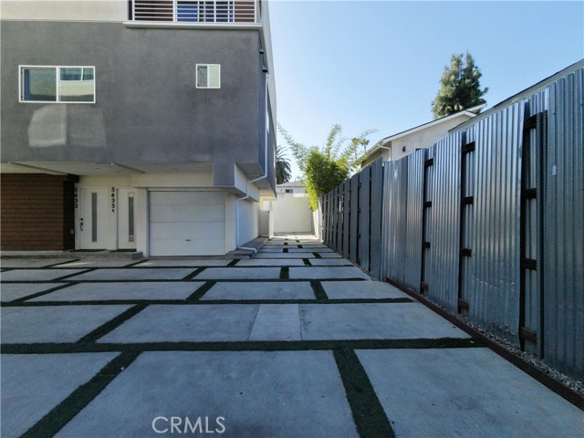 5635 Klump Avenue photo 6