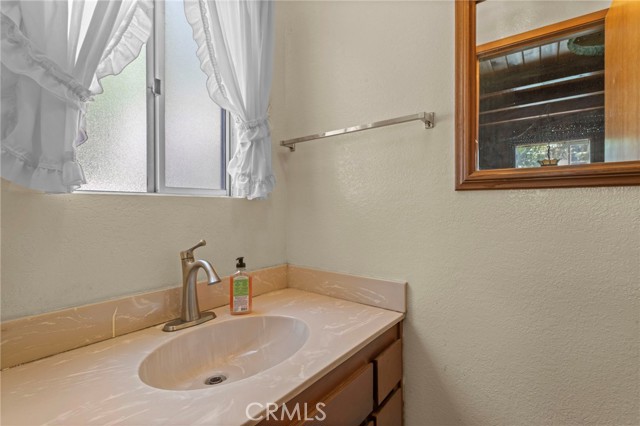 593 Clubhouse, Twin Peaks CA: https://media.crmls.org/medias/7dd5fbd2-fae3-4523-99f4-f5c56ea2804d.jpg