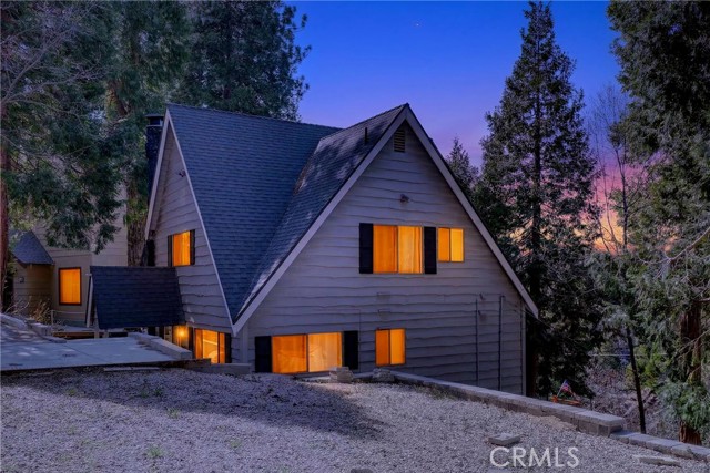 Detail Gallery Image 2 of 40 For 104 Highway 173, Lake Arrowhead,  CA 92352 - 3 Beds | 3 Baths