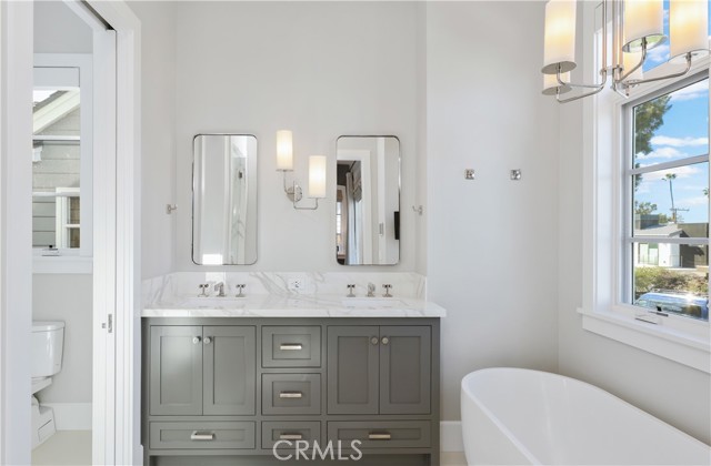 Detail Gallery Image 17 of 42 For 708 Heliotrope, Corona Del Mar,  CA 92625 - 3 Beds | 3 Baths