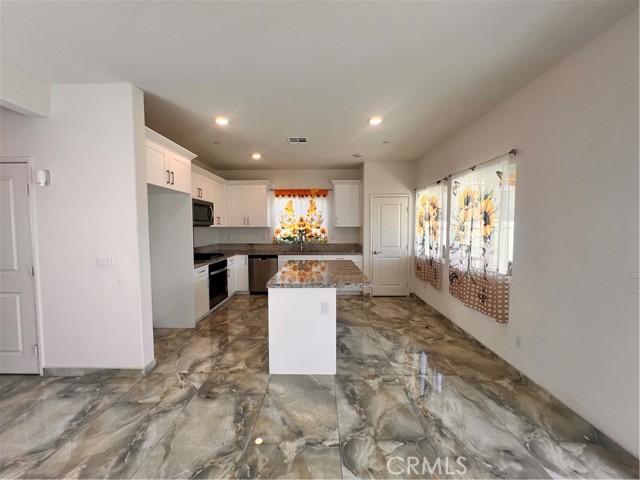 13876 Vantage Street, Moreno Valley CA: https://media.crmls.org/medias/7dd9be1d-c9c2-47f4-b3cd-1f131b6ffb86.jpg