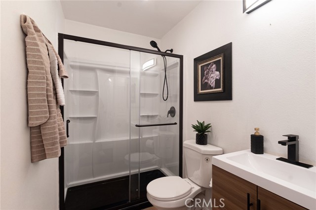 Detail Gallery Image 12 of 25 For 6155 Reseda #4,  Tarzana,  CA 91335 - 3 Beds | 2 Baths