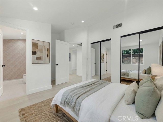 Detail Gallery Image 5 of 32 For 20528 & 20526 Hamlin St, Winnetka,  CA 91306 - – Beds | – Baths