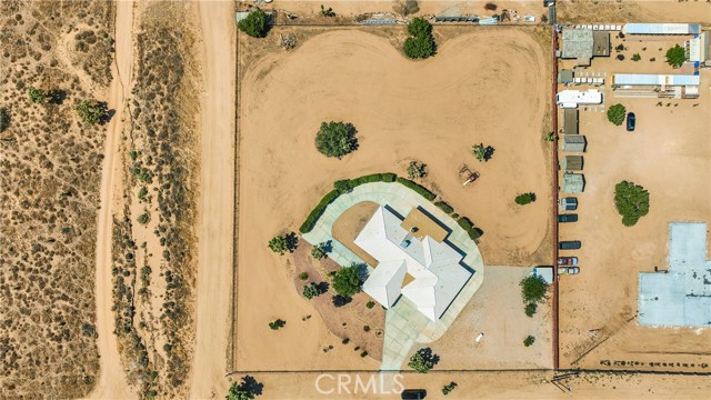7330 Smoke Tree Road, Phelan CA: https://media.crmls.org/medias/7dda3d38-033a-4582-b156-689bf059bf2a.jpg