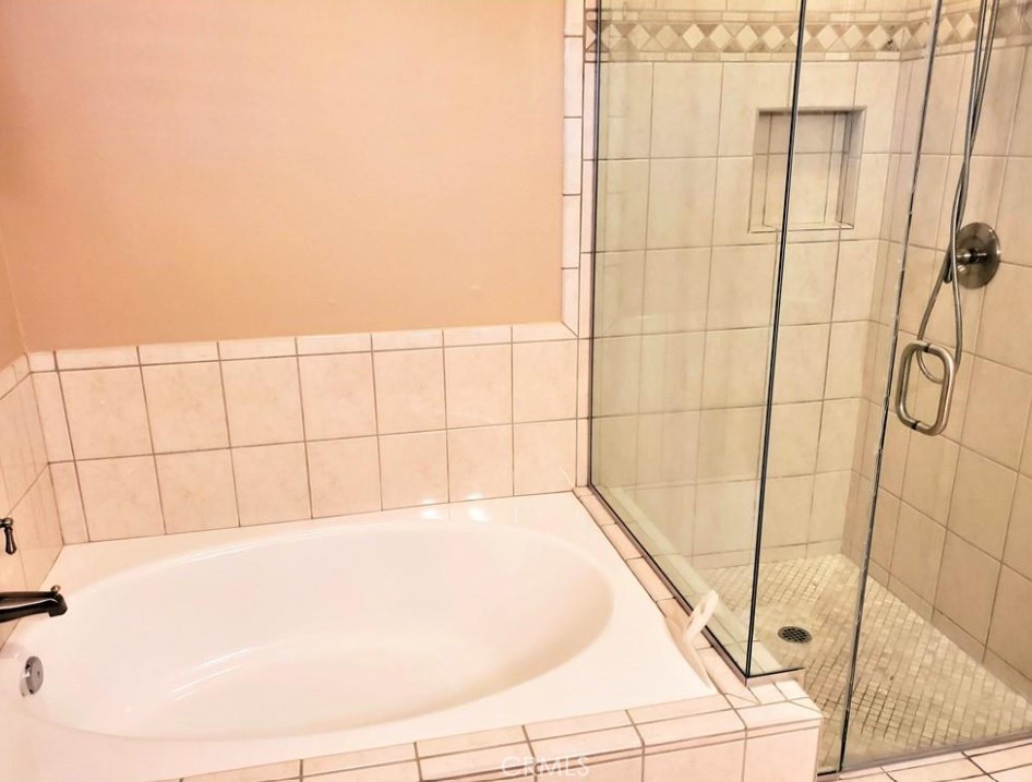 https://media.crmls.org/medias/7dda52b7-4341-4492-9d8f-d271fdbe0f3d.jpg?preset=X-Large