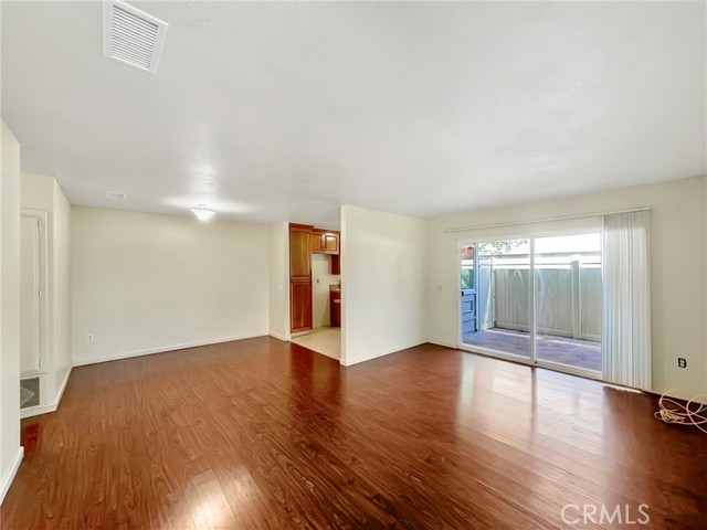 Detail Gallery Image 2 of 17 For 2526 S Laurelwood #117,  Santa Ana,  CA 92704 - 2 Beds | 1 Baths