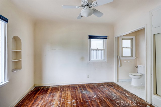 Detail Gallery Image 5 of 16 For 222 Avenue D, Redondo Beach,  CA 90277 - 3 Beds | 2/1 Baths