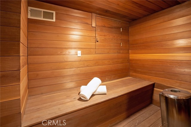 5265 Del Moreno Drive, Woodland Hills CA: https://media.crmls.org/medias/7ddaaab6-f2bf-44dd-b512-eff86cb1371f.jpg
