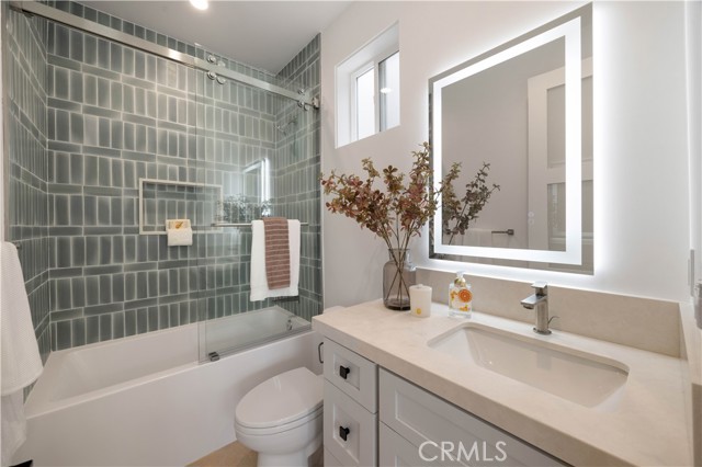 Detail Gallery Image 20 of 43 For 2018 Grant Ave a,  Redondo Beach,  CA 90278 - 4 Beds | 5 Baths