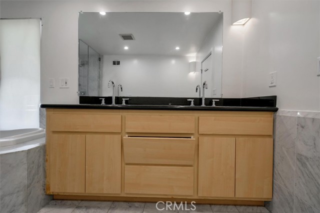 Detail Gallery Image 50 of 66 For 24216 Calvert St, Woodland Hills,  CA 91367 - 5 Beds | 3/1 Baths