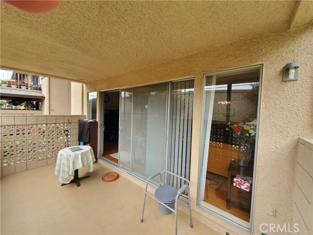 Detail Gallery Image 6 of 11 For 1980 Mckinney Way 13h,  Seal Beach,  CA 90740 - 2 Beds | 2 Baths