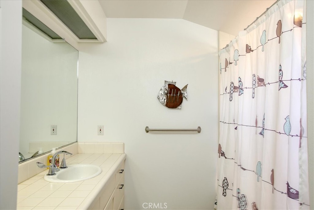 https://media.crmls.org/medias/7ddce2c4-6459-4c68-8b56-cc93128acb48.jpg?preset=X-Large