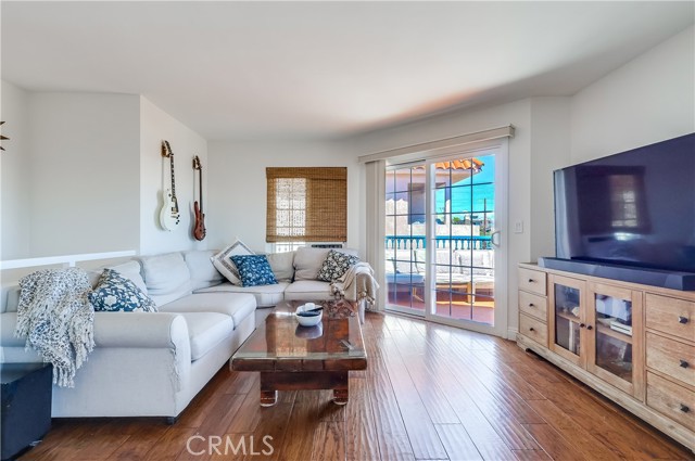 4021 S Pacific Avenue, San Pedro CA: https://media.crmls.org/medias/7dddc4e0-d95b-4490-9652-7e2dba155dcb.jpg
