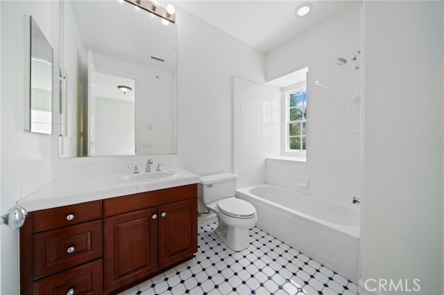 5972 Spinnaker Bay Drive, Long Beach CA: https://media.crmls.org/medias/7ddde11e-4c0e-4178-a887-514b6f9f03b4.jpg
