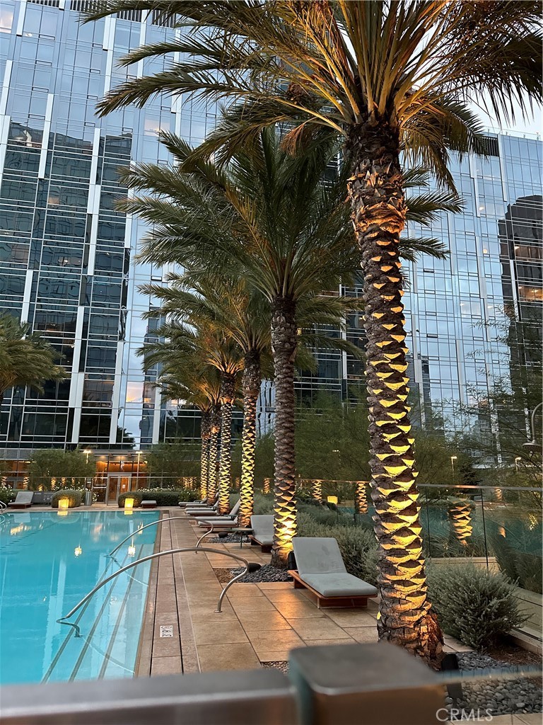 https://media.crmls.org/medias/7de047ec-b830-407d-8501-020c0b5e6e77.jpg?preset=X-Large