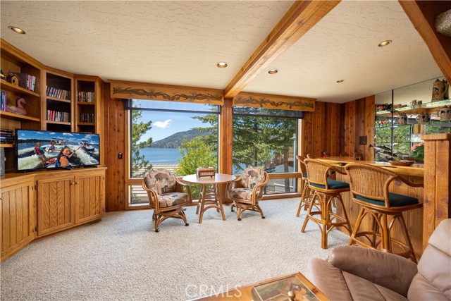 Detail Gallery Image 6 of 47 For 39451 Lake Dr, Big Bear Lake,  CA 92315 - 4 Beds | 3 Baths