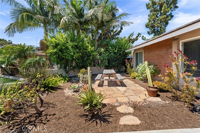 201 W Harvey Avenue, Santa Ana CA: https://media.crmls.org/medias/7de07a16-4b47-4bf7-ad2f-74ccfc9ed794.jpg