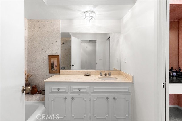 5330 Lindley Avenue, Encino CA: https://media.crmls.org/medias/7de0d970-0300-4d70-bb65-7635b11f24e6.jpg
