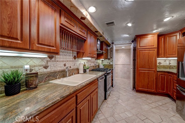 Detail Gallery Image 13 of 34 For 15335 Magnolia #216,  Sherman Oaks,  CA 91403 - 3 Beds | 2 Baths