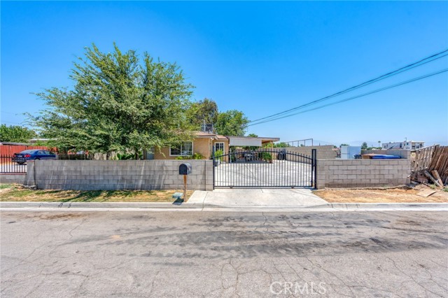 2110 S P St, Bakersfield, CA 93307