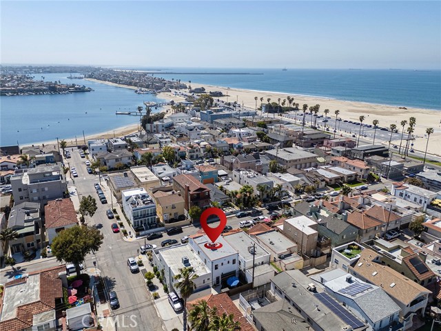 69 Santa Ana Avenue, Long Beach CA: https://media.crmls.org/medias/7de2d60a-dc63-460d-939f-f442d166d7be.jpg