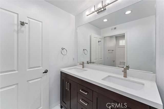 Detail Gallery Image 17 of 25 For 2802 Ladrillo Aisle #25,  Irvine,  CA 92606 - 2 Beds | 2 Baths