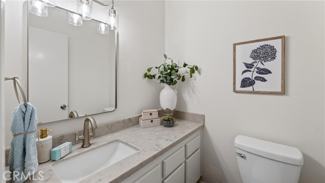 Detail Gallery Image 17 of 41 For 461 W Alton #C,  Santa Ana,  CA 92707 - 3 Beds | 1/1 Baths