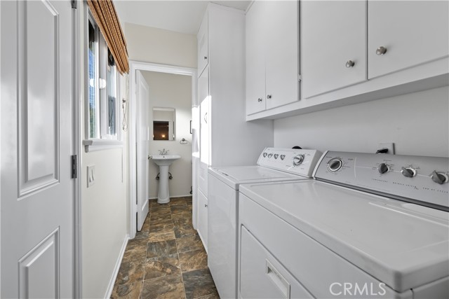 Detail Gallery Image 16 of 45 For 2937 Claremont Heights, Claremont,  CA 91711 - 3 Beds | 2/1 Baths