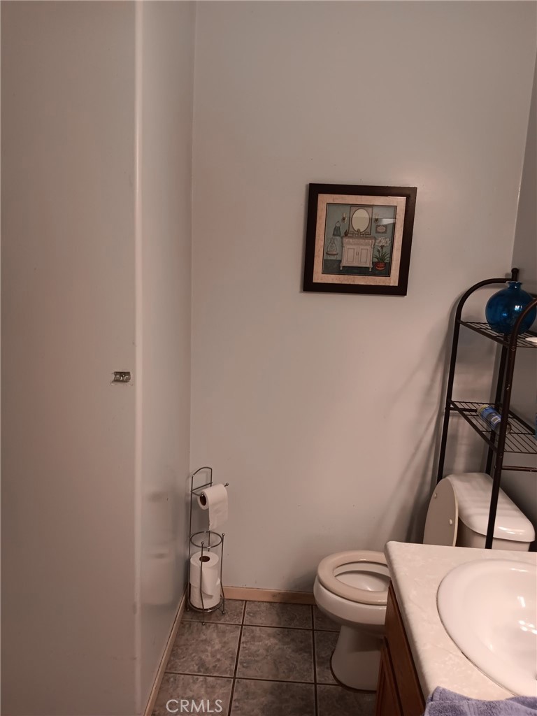 https://media.crmls.org/medias/7de40b99-ad7e-40ca-9f18-21fd0c465757.jpg?preset=X-Large