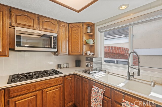 Detail Gallery Image 9 of 47 For 6128 Avalon Ct, Long Beach,  CA 90803 - 4 Beds | 3 Baths