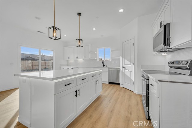 Detail Gallery Image 33 of 39 For 9224 Holly Ave, California City,  CA 93505 - 4 Beds | 3 Baths