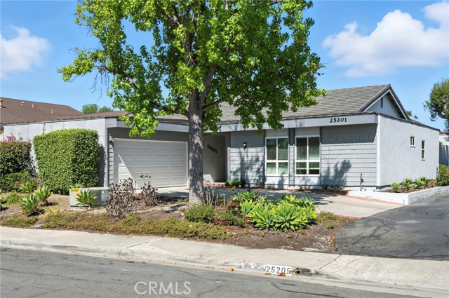 25201 Miles Ave, Lake Forest CA: https://media.crmls.org/medias/7de81db9-6e19-4dbc-a141-d9c106030e79.jpg