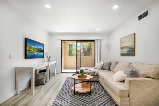 Detail Gallery Image 2 of 21 For 1140 W Blaine St #202,  Riverside,  CA 92507 - 1 Beds | 1 Baths