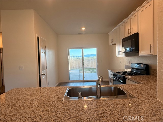 Detail Gallery Image 4 of 28 For 1105 E Orange St, Avenal,  CA 93204 - 4 Beds | 2 Baths