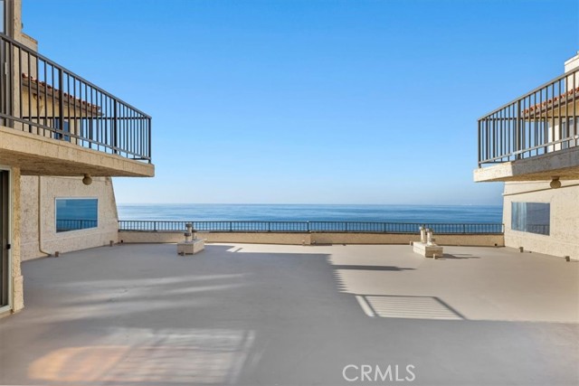 555 Esplanade, Redondo Beach, California 90277, 2 Bedrooms Bedrooms, ,2 BathroomsBathrooms,Residential,Sold,Esplanade,SB23223836