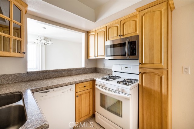 Detail Gallery Image 9 of 21 For 421 Palm Dr #4,  Glendale,  CA 91202 - 2 Beds | 2/1 Baths