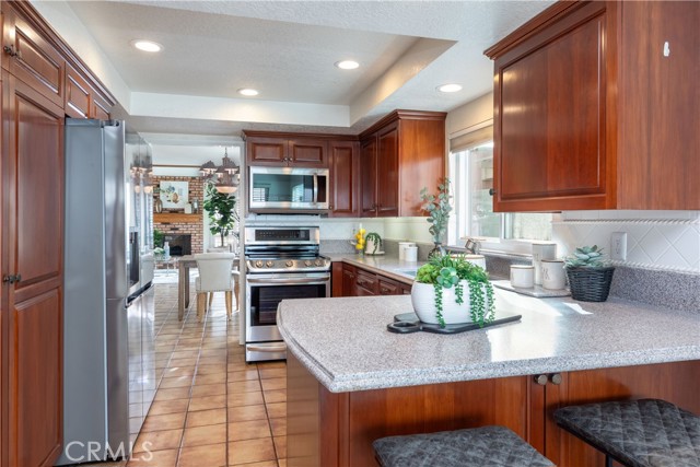 Detail Gallery Image 7 of 56 For 203 Utica Ave, Huntington Beach,  CA 92648 - 3 Beds | 2/1 Baths