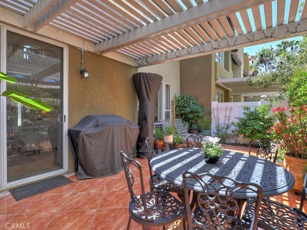 https://media.crmls.org/medias/7deca093-9103-4e42-9c10-baf057359d13.jpg?preset=X-Large