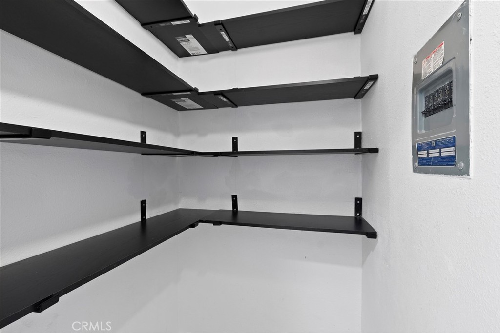 https://media.crmls.org/medias/7decec01-006c-4fad-90cc-5e6caa5bb4e4.jpg?preset=X-Large