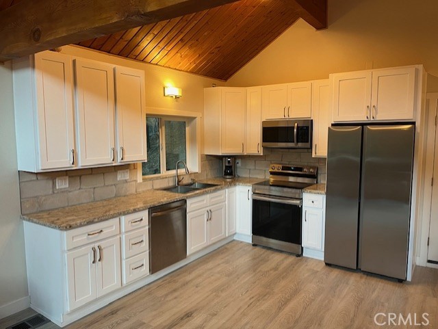 Detail Gallery Image 10 of 18 For 601 Sunderland Ct, Lake Arrowhead,  CA 92352 - 3 Beds | 2 Baths