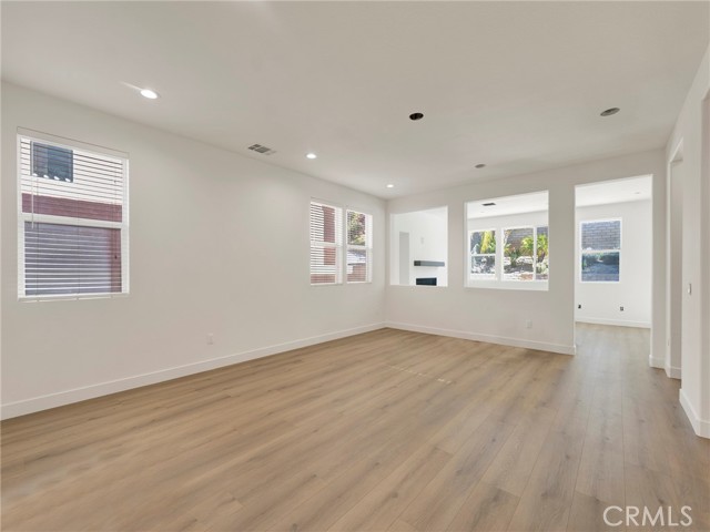 Detail Gallery Image 8 of 29 For 28374 Stansfield Ln, Saugus,  CA 91350 - 3 Beds | 3 Baths